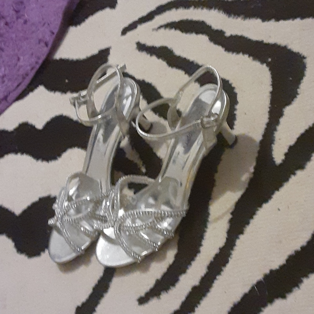 Sparkly silver prom heels
